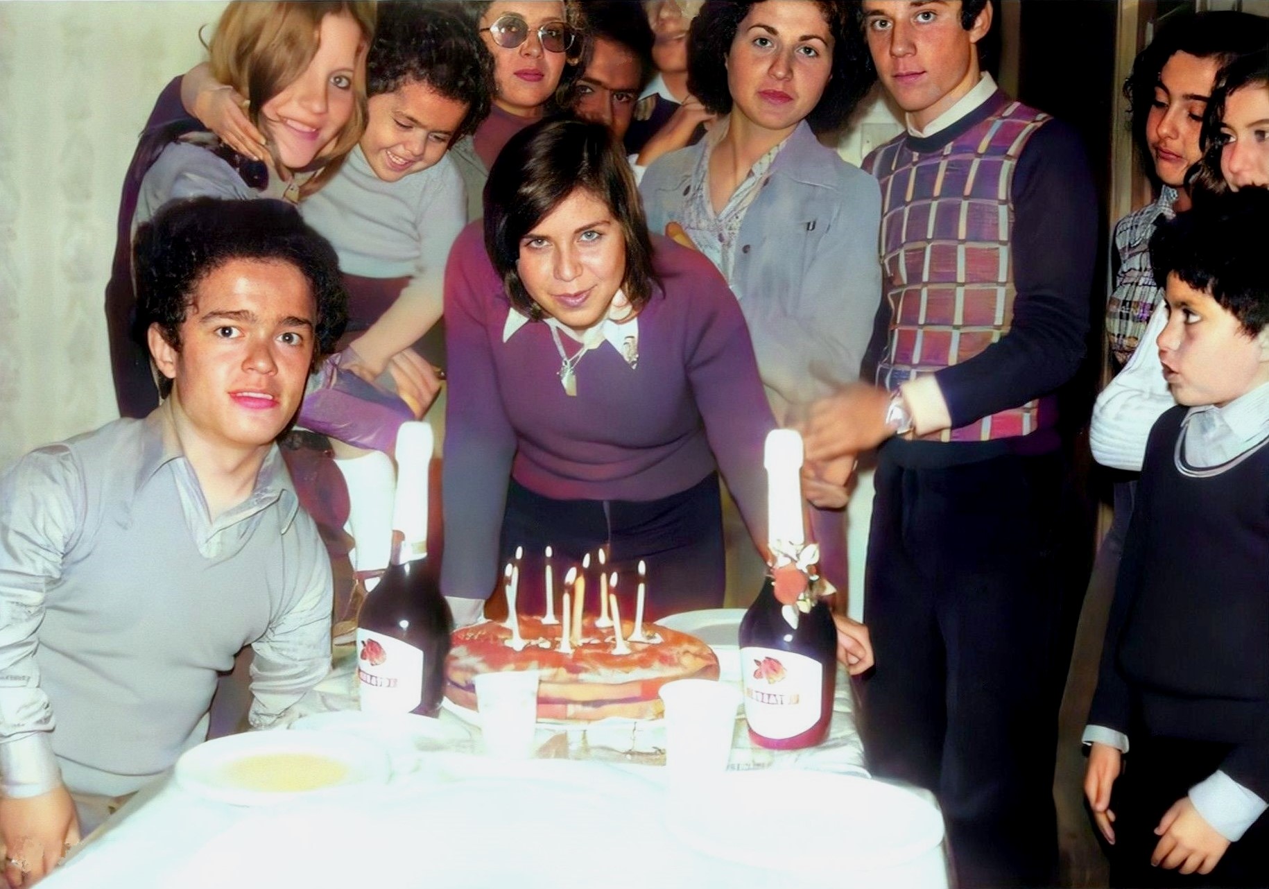 CATANIA 1974 - 17 ° compleanno di Pina con Linda, Gabriella, Giusy, Paride, Michele, Laura, Salvo, Meluccia, Marina, Turillo, Pina e Marcello
