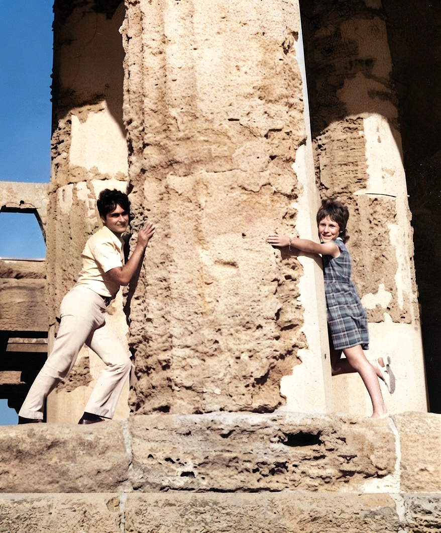Luglio 1971 Agrigento - Valle dei Templi: Roggio Paride e Roggio Linda.