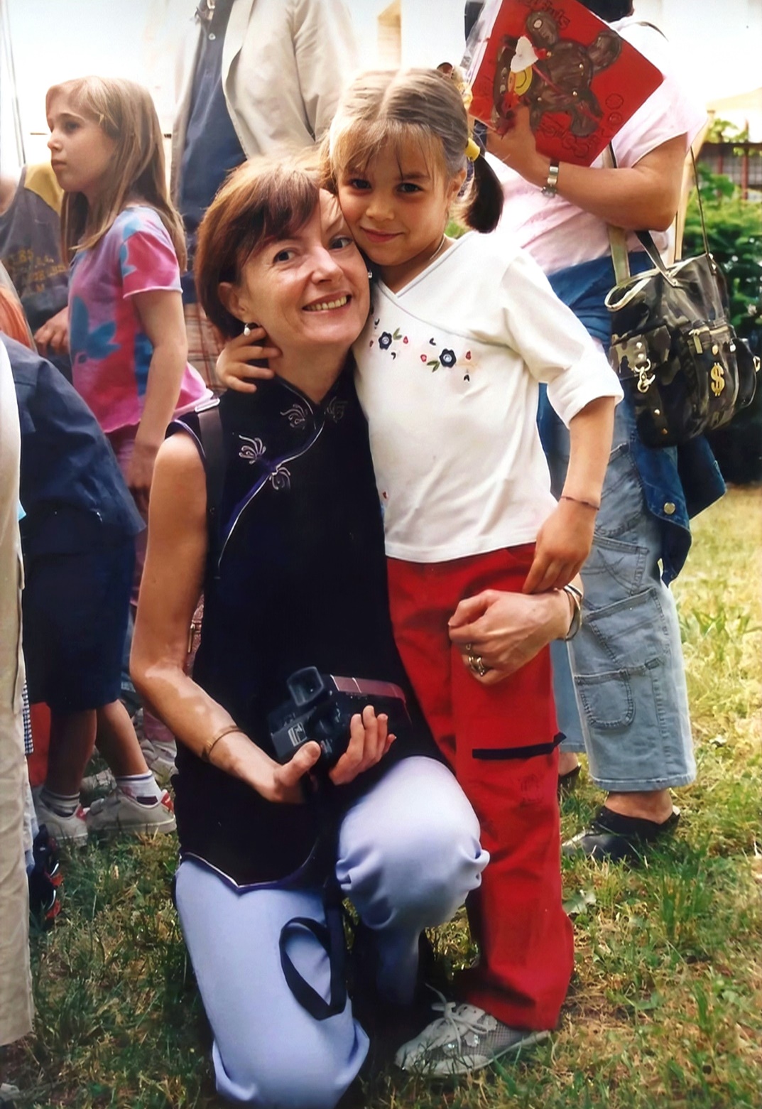 Estate 2006 - Torino - Festa di fine anno scolastico: Cerrutti Angela Bianca Maria e Capuana Arianna Desir�. 