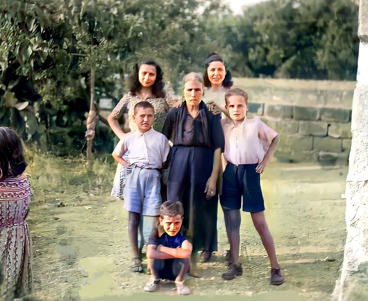 TRAPANI - 1940 - la mia bisnonna AMODEO Anna con gli Zii Gaetano e Carmelo Schiavone.