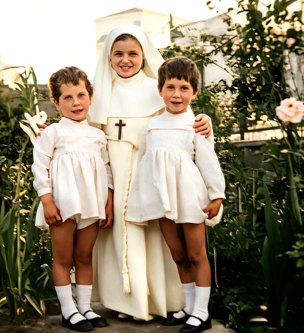 2 giugno 1967 - Catania - Via Noto, 10: Romano Enza, Orlandini Nunzia e Orlandini Marina  