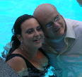   Cinzia e Dario in piscina .. con i vestiti ! 